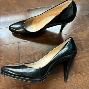 Ellen Tracy Cody black high hells